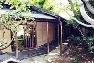 北村美術館四君子苑渡廊下・外腰掛