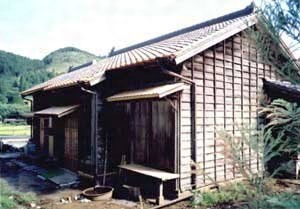 旧国鉄矢岳駅駅長官舎主屋