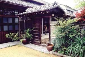 百年舎門