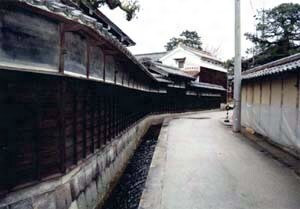 東門脇家住宅西面土塀