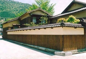 旧吉川家住宅（生野まちづくり工房井筒屋）西塀 きゅうきっかわけじゅうたく（いくのまちづくりこうぼういづつや）にしべい