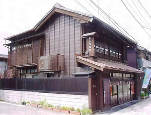栗山呉服店店舗兼住宅 くりやまごふくてんてんぽけんじゅうたく