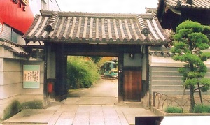 慈願寺脇門及び築地塀