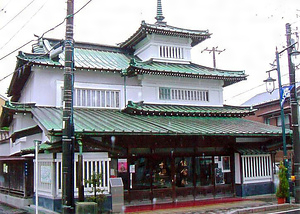 寸松堂主屋