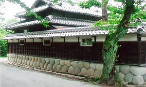 今尾家住宅表門及び塀 いまおけじゅうたくおもてもんおよびへい