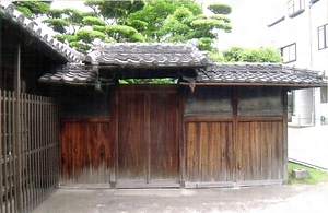 山本家住宅門