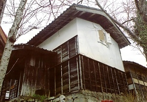 長谷寺米蔵 ちょうこくじこめぐら