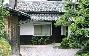 中小路家住宅離れ及び内門