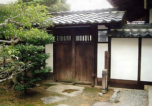 奥野家住宅露地門及び高塀 