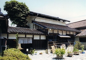 東酒造場道具蔵 ひがししゅぞうじょうどうぐぐら