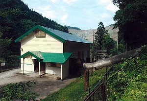 旧島守発電所本館