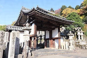 東大寺法華堂北門