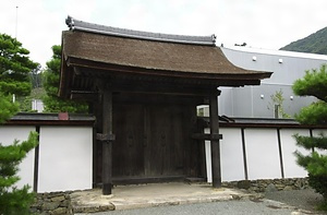 洞春寺山門