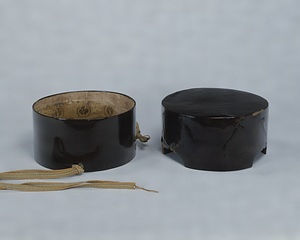 青磁茶碗〈（馬蝗絆）／〉 せいじちゃわん〈（ばこうはん）〉