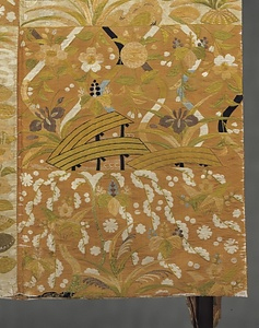 能装束〈紅白段草花短冊八橋文繍箔／〉 のうしょうぞく〈こうはくだんくさばなたんざくやつはしもんぬいはく〉