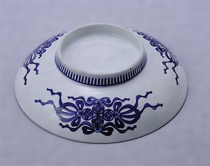 色絵藤棚文大皿〈鍋島／〉 いろえふじたなもんおおざら〈鍋島〉