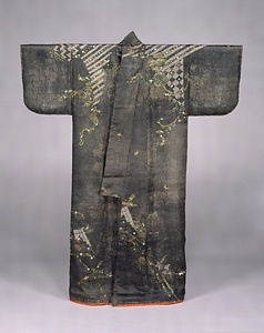 黒紅地花卉文様繍箔小袖 くろべにじかきもんようぬいはくこそで