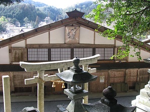 門和佐の舞台（白雲座） かどわさのぶたい（はくうんざ）