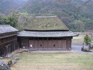 肥土山の舞台 ひとやまのぶたい