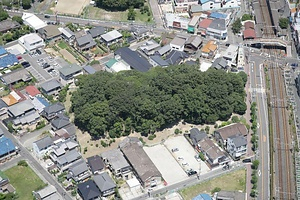 百舌鳥古墳群<br />
　いたすけ古墳<br />
　長塚古墳<br />
　収塚古墳<br />
　塚廻古墳<br />
　文珠塚古墳<br />
　丸保山古墳<br />
　乳岡古墳<br />
　御廟表塚古墳<br />
　ドンチャ山古墳<br />
　正楽寺山古墳<br />
　鏡塚古墳<br />
　善右ヱ門山古墳<br />
　銭塚古墳<br />
　グワショウ坊古墳<br />
　旗塚古墳　　　　　　　　　　　　　　　　<br />
　寺山南山古墳<br />
　七観音古墳<br />
　御廟山古墳内濠<br />
　ニサンザイ古墳内濠 もずこふんぐん<br />
　いたすけこふん<br />
　ながつかこふん<br />
　おさめづかこふん<br />
　つかまわりこふん<br />
　もんじゅづかこふん<br />
　まるほやまこふん<br />
　ちのおかこふん<br />
　ごびょうおもてづかこふん<br />
　どんちゃやまこふん<br />
　しょうらくじやまこふん<br />
　かがみづかこふん<br />
　ぜんえもんやまこふん<br />
　ぜにづかこふん<br />
　ぐわしょうぼうこふん<br />
　はたづかこふん<br />
　てらやまみなみやまこふん<br />
　しちかんのんこふん<br />
　ごびょうやまこふんないごう<br />
　にさんざいこふんないごう