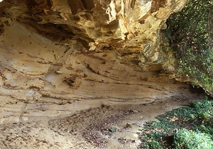 磯間岩陰遺跡