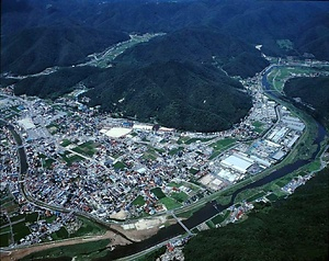 毛利氏城跡<br />
　多治比猿掛城跡<br />
　郡山城跡 もうりししろあと<br />
　たじひさるがけじょうあと<br />
　こおりやまじょうあと