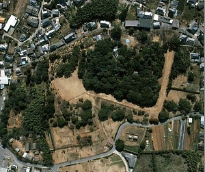 八女古墳群<br />
　乗場古墳<br />
　石人山古墳<br />
　岩戸山古墳<br />
　善蔵塚古墳<br />
　弘化谷古墳<br />
　丸山塚古墳<br />
　丸山古墳<br />
　茶臼塚古墳 やめこふんぐん<br />
　のりばこふん<br />
　せきじんさんこふん<br />
　いわとやまこふん<br />
　ぜんぞうづかこふん<br />
　こうかだにこふん<br />
　まるやまづかこふん<br />
　まるやまこふん<br />
　ちゃうすづかこふん