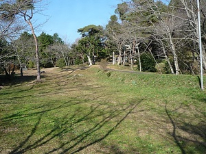 菊川城館遺跡群<br />
　高田大屋敷遺跡<br />
  　横地氏城館跡 きくがわじょうかんいせきぐん<br />
　たかだおおやしきいせきあと<br />
　よこちしじょうかんあと