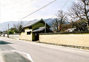 原山家住宅塀