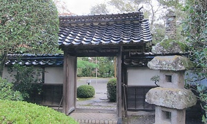 有隣荘仕切門及び塀 ゆうりんそうしきりもんおよびへい