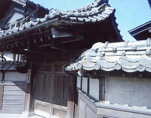 瀬上嶋貫本家住宅表門 せのうえしまぬきほんけじゅうたくおもてもん