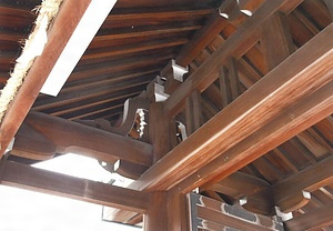 遠石八幡宮神門及び袖塀 といしはちまんぐうしんもんおよびそでべい