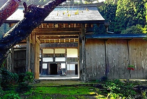 慧日寺裏門