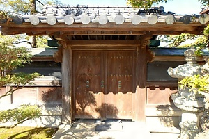 真鍋家住宅中門及び塀