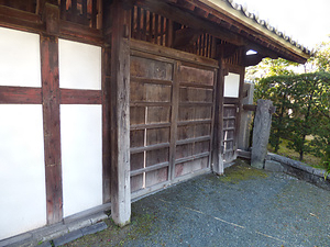 旧吉原家住宅通用門及び煉瓦塀 きゅうよしはらけじゅうたくつうようもんおよびれんがべい