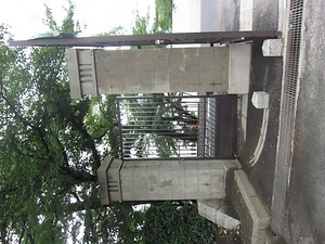 愛知県立津島高等学校正門門柱（旧愛知県津島中学校正門） あいちけんりつつしまこうとうがっこうせいもんもんちゅう（きゅうあいちけんつしまちゅうがっこうせいもん）