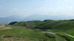 阿蘇の文化的景観<br />
阿蘇北外輪山及び中央火口丘群の草原景観<br />
