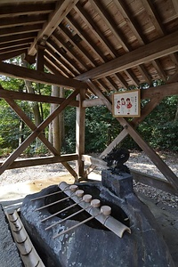 登彌神社手水舎 とみじんじゃてみずしゃ