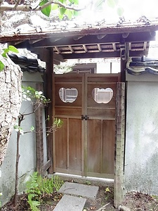 東多田夢勝庵露地門及び庭塀 ひがしただむしょうあんろじもんおよびにわへい