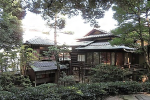 爲三郎記念館爲春亭