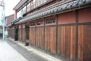 茶又旅館門及び塀 ちゃまたりょかんもんおよびへい
