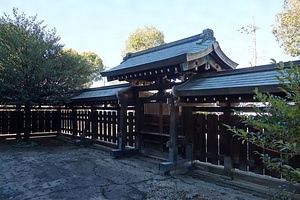 伴林氏神社棟門及び透塀 ともばやしのうじのじんじゃむねもんおよびすかしべい