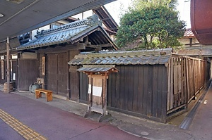 栗林家住宅（創舎わちがい）門及び塀