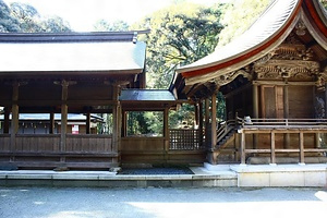 若八幡宮幣殿