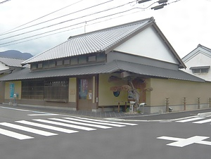 旧梅野商会主屋（砥部むかしのくらし館）