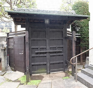 梅村家住宅（旧山崎家住宅）門 うめむらけじゅうたく（きゅうやまざきけじゅうたく）もん