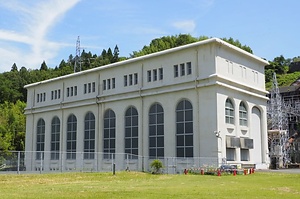 南向発電所本館