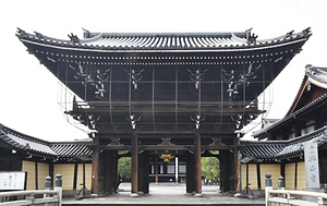 興正寺三門