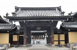 興正寺阿弥陀堂門