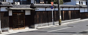 吉村家住宅西門及び南塀 よしむらけじゅうたくにしもんおよびみなみべい